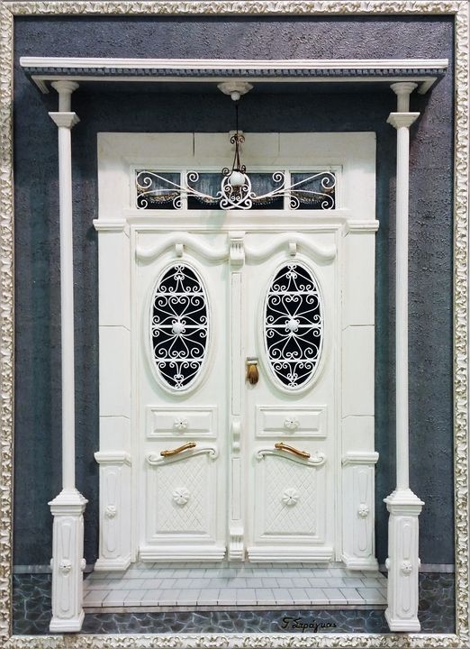 Entrance door of a mansion house - Giorgos Stragkas