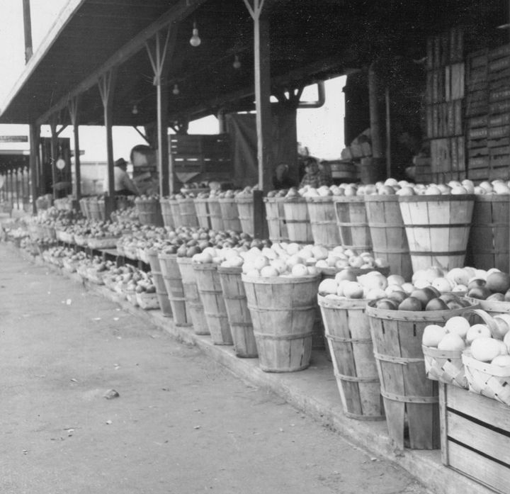 Curb Market in 1957 - Historic Chattanooga