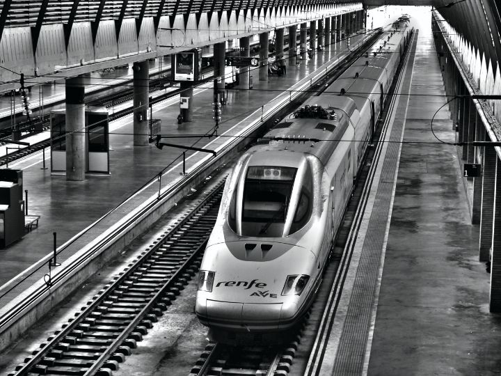 High speed train in the station - Juan Barrantes