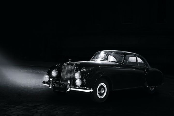 Classic car in the night. - Juan Barrantes