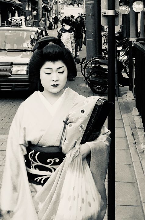 Young Apprentice Geisha N.1, 2018 - ANNA LEVESH