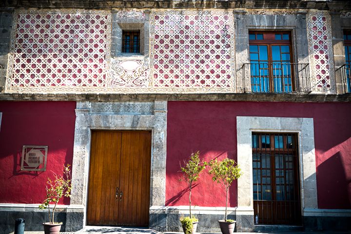 Mexican Building - Si Glogiewicz Photography