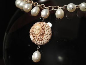 Elegant Mermaid and Pearls Necklace