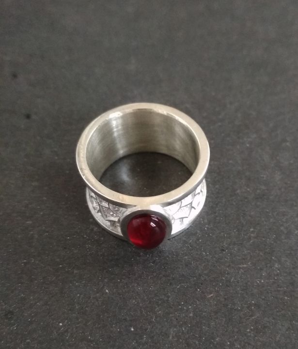 Handmade silver ring with red stone - arthuris