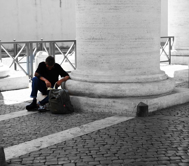 Reading in the Piazza - LG Photography
