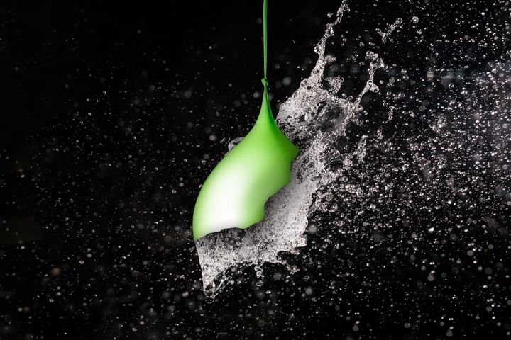 Green balloon pops - Sotiriadis Giannis