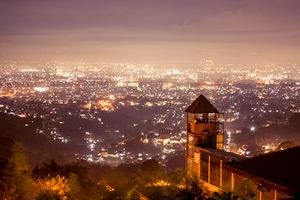 Malam di Atas Kota Bandung, Java