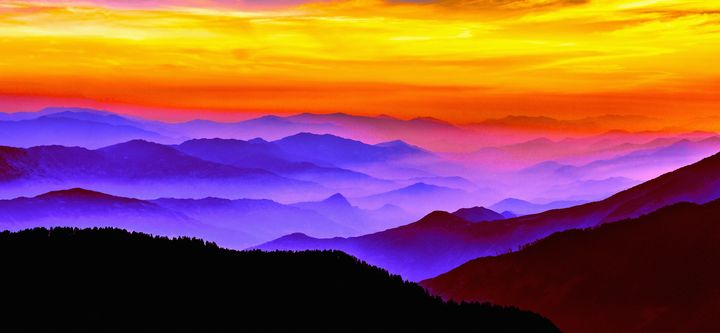 Misty Mountains Sunset - Susan Maxwell Schmidt | Art on the Edge