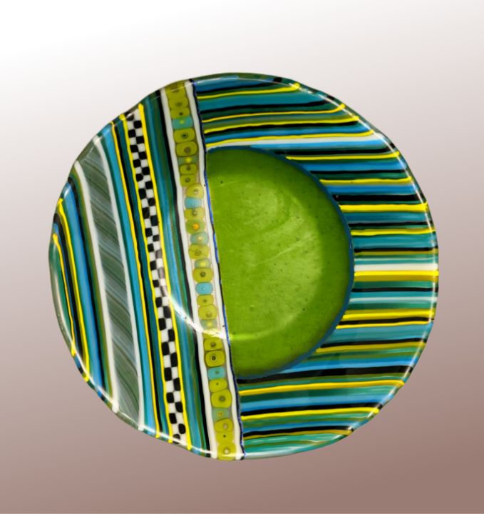Green between the lines plate - Kathy Berg art glass