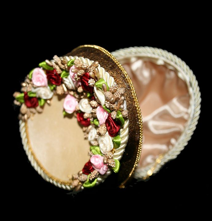 Ostrich Egg Jewelry Box"Rose Bouquet - Ostrich Hall
