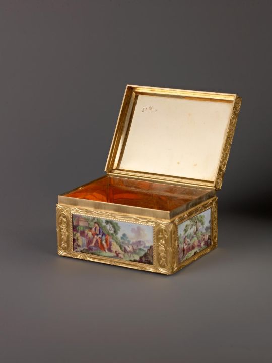 Snuffbox with Pastoral Scenes - Master style