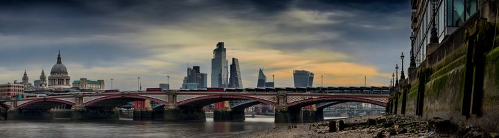 Blackfriars Bridge at sunrise - Gem Photography