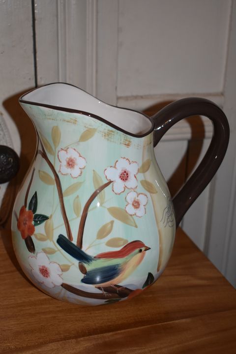 Pitcher with bird - Collectable Art