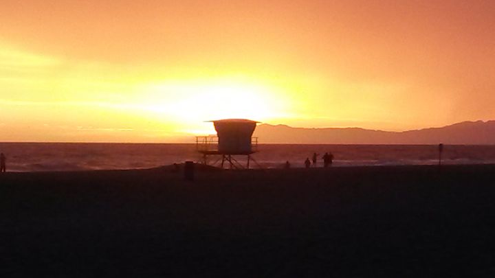 lifeguard tower - Pacific Yellow