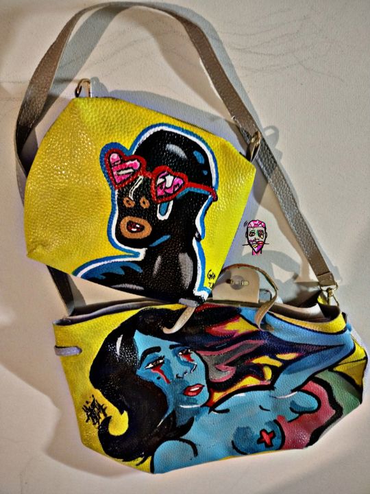 Painted Louis Vuitton bees  Handpainted bags, Painted handbag, Painting  leather