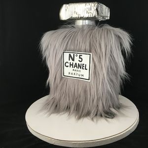 Big Chewbacca Chanel - Norman Gekko - Sculptures & Carvings, Humor