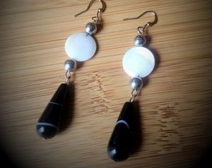 Black Gemstone Teardrop & Coin Shell