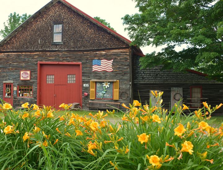 Country Barn With Day Lilies Naturebabe Photos Photography