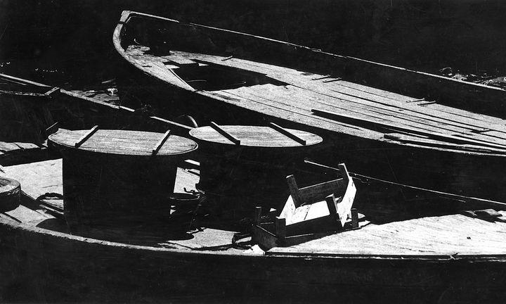 black and white boats - nadirede