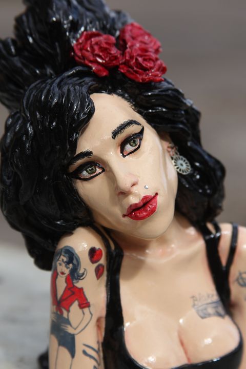Bust of Amy Winehouse in a black top - Rock Portraits By Larisa Churkina