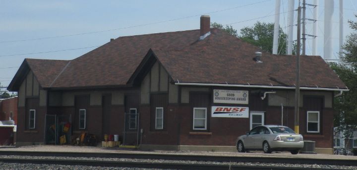 CB&Q Railroad Station, Minden, NE - Ward Love's Red Bear Gallery ...