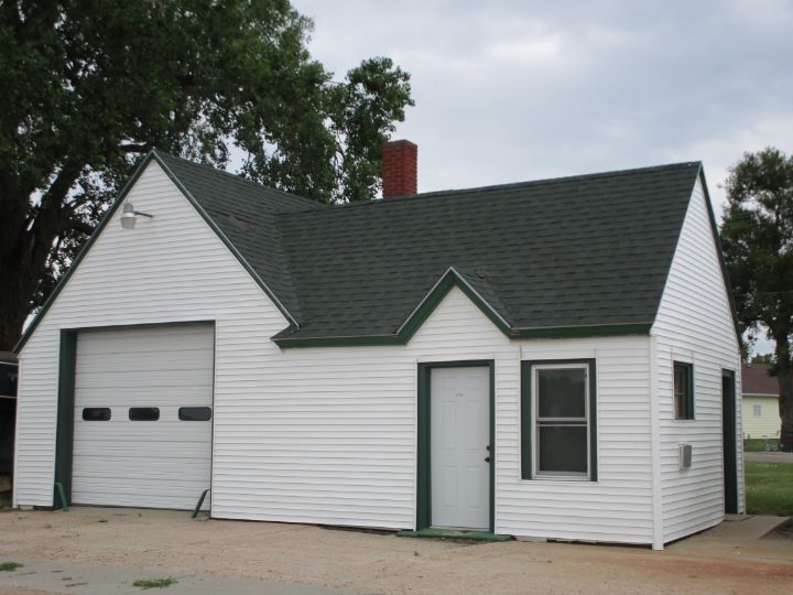 Old Gas Station, Wood River, NE Ward Love's Red Bear Gallery