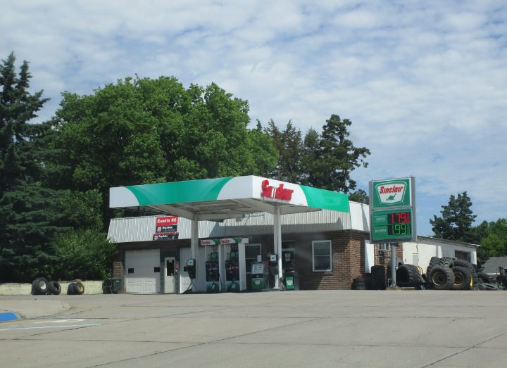 Sinclair Gas Station, Eustis, NE Ward Love's Red Bear Gallery