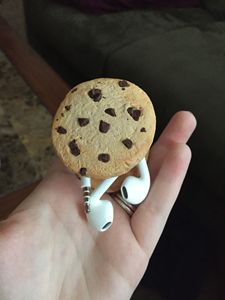 Cookie Earbud Holder