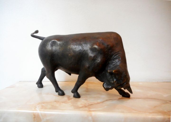 Realistic sculpture of Angry bull - Miniature Gallery