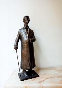 Sulpture of the old artist