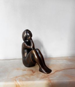 Realistic bronze sculpture of girl