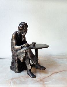 Realistic sculpture of old artist