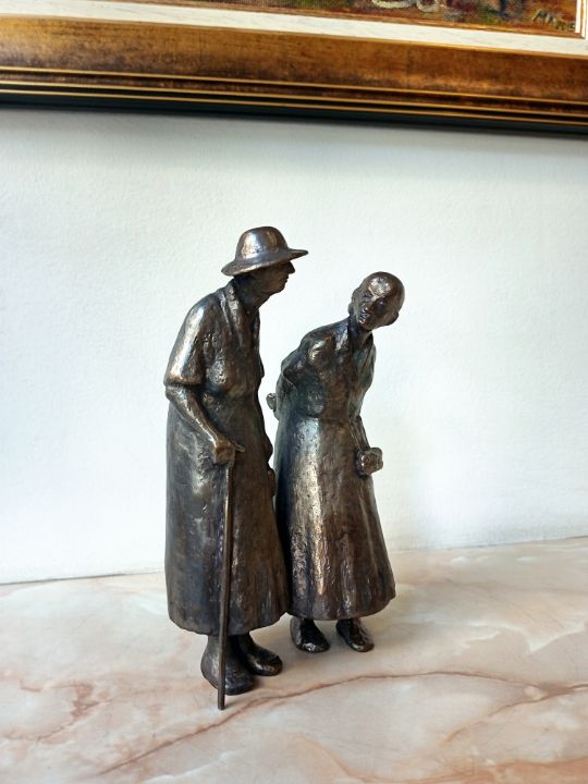 Sulpture of Two old ladies - Miniature Gallery