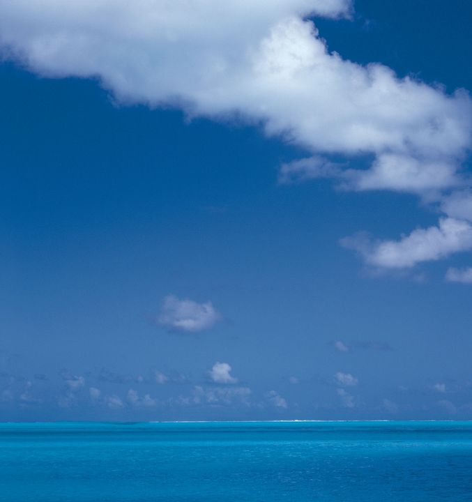 Beautiful cloudy sky and ocean - Creative Photography