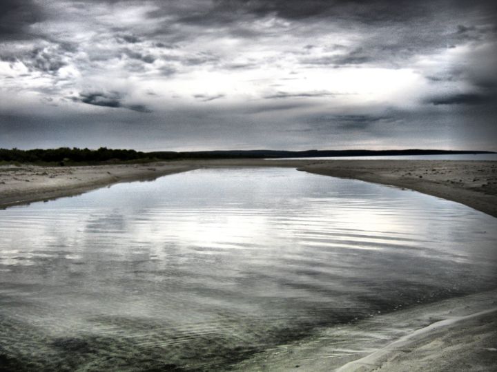 Water and sky in sympathy. - Adbetron