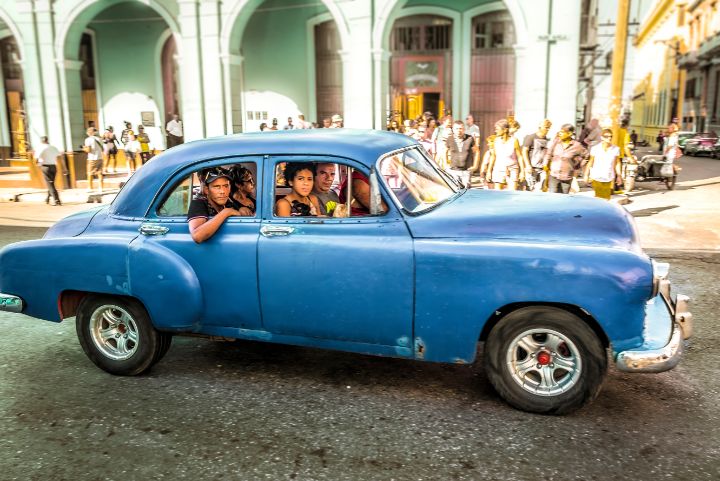A Cuban Taxi - Lou Novick
