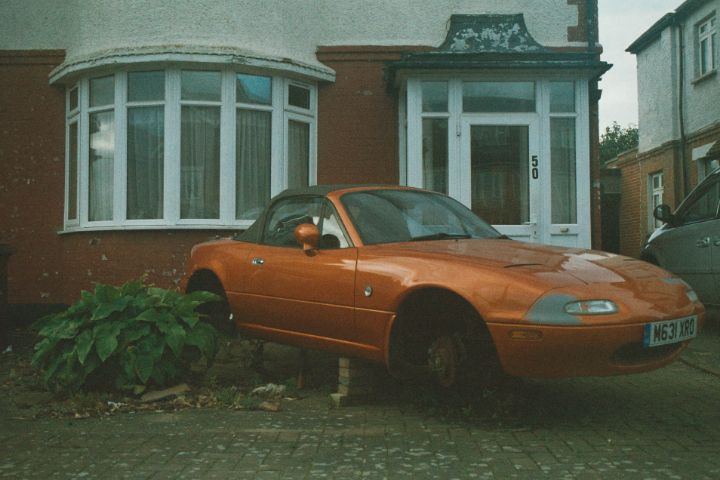 abandoned car - lucyphy