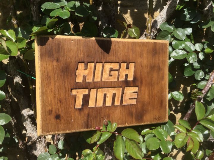 High time - Serpe - Sculptures & Carvings, Humor & Satire, Other