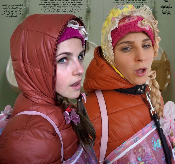 2 Klonutten in Gummi Burka - maids in plastic clothes