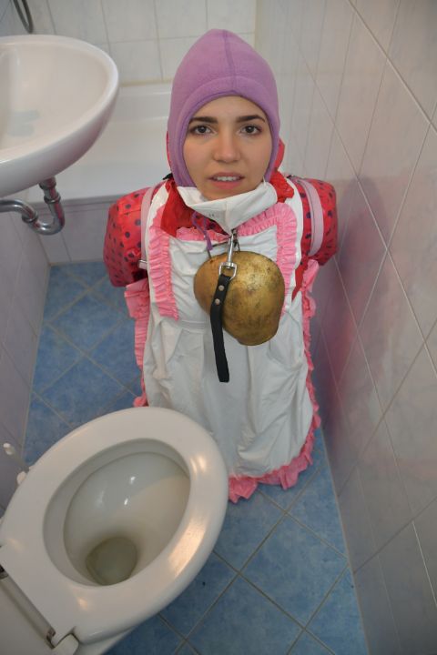 Muhameds german toilet Petjezulma - maids in plastic clothes