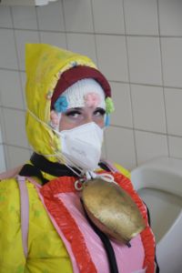 toilet with toilet lid (FFP2 mask)