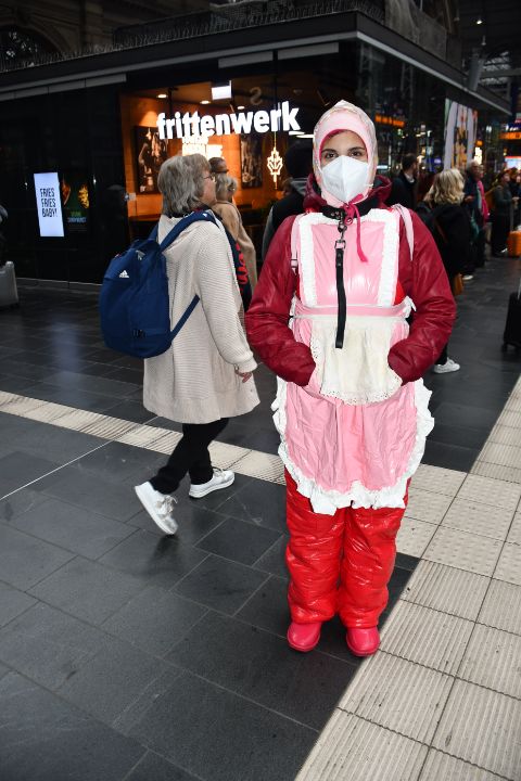 Германска курва на арабски сводник - maids in plastic clothes