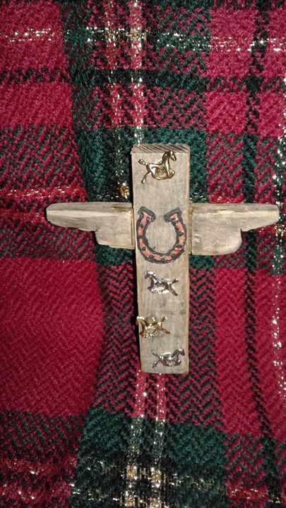 UP CYCLED HAND CRAFTED HORSE CROSS - Islandtreasures247