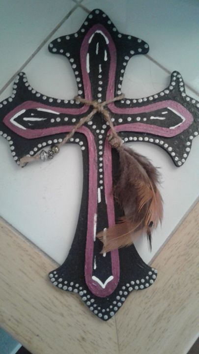 UP CYCLED WOOD CROSS WITH FEATHERS - Islandtreasures247