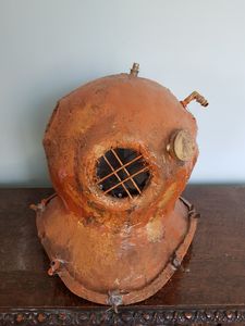 Diving helmet sculpture - ArtNouvelle