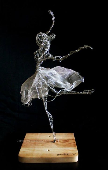 wire sculpture people