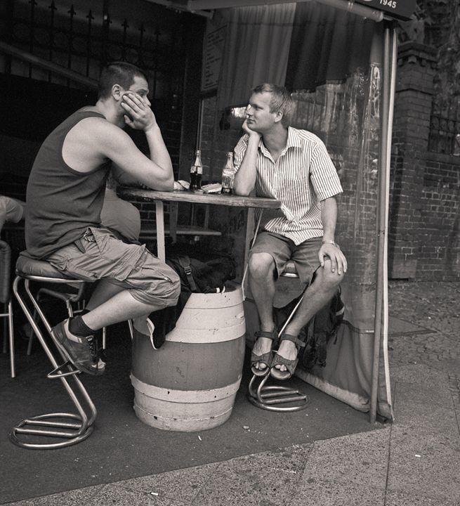 Berlin: men at cafe - Ron Greer Photography