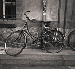 Dresdenn: bike against wall