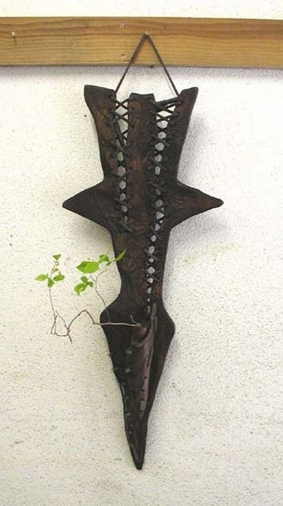 Wall-mounted flowerpet with ancient - Batte La Saba