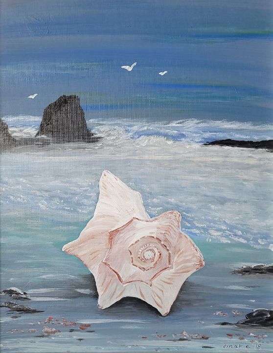 Lone Conch Shell - Emarie Gallery